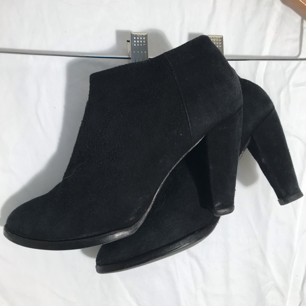 Elizabeth & James black suede booties sz 7.5